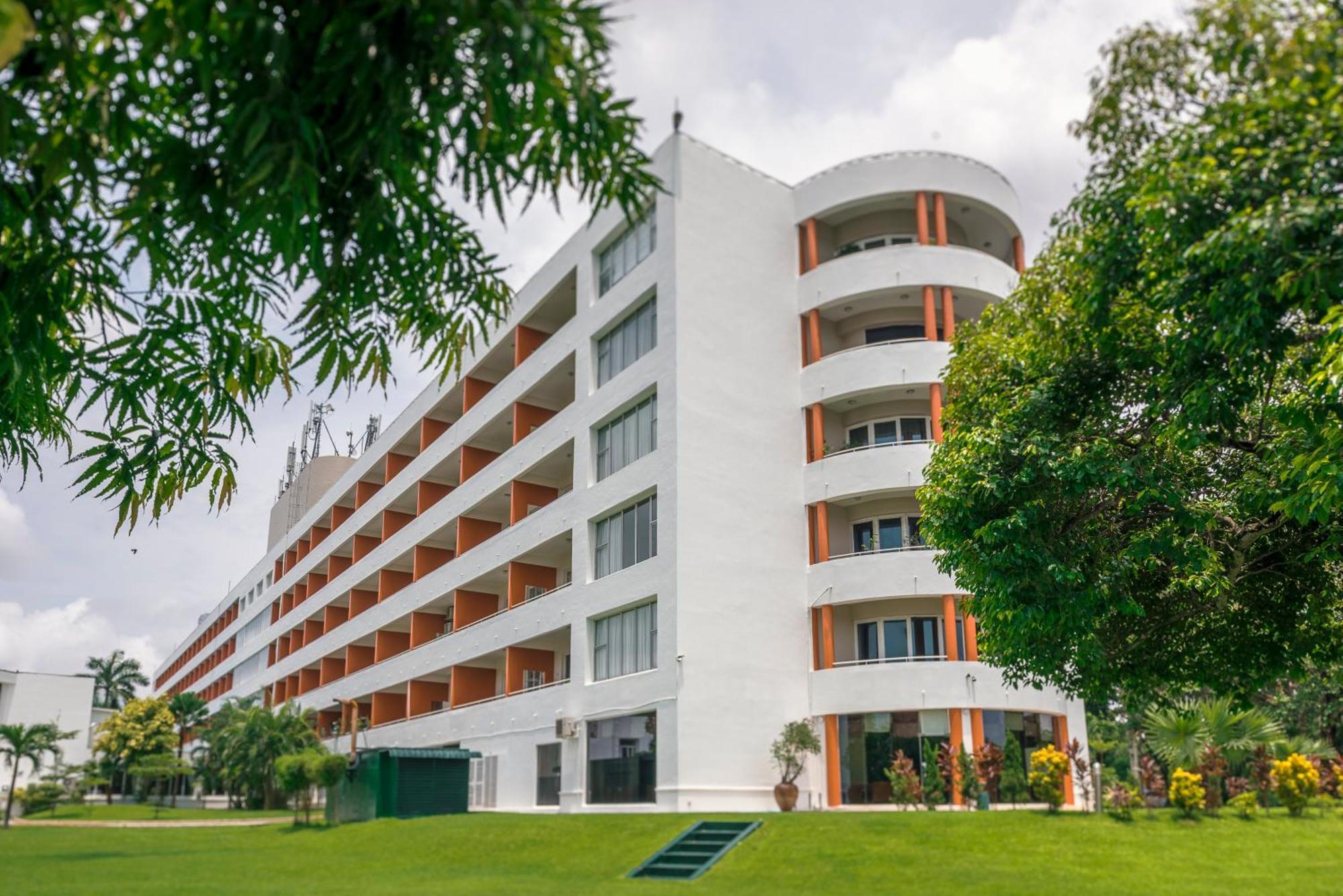 Inya Lake Hotel Yangon Exterior foto