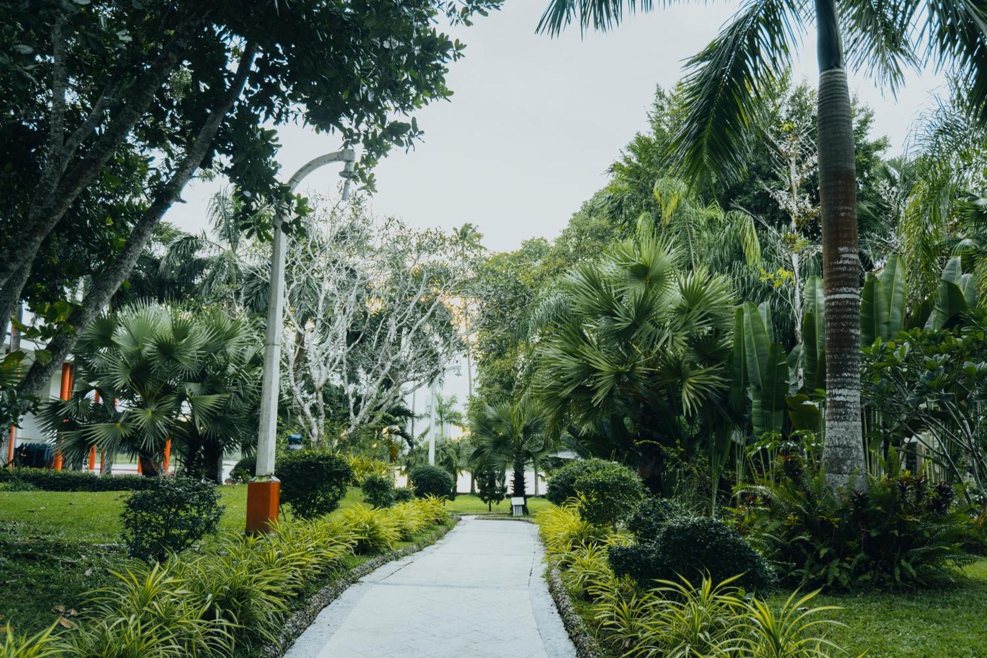 Inya Lake Hotel Yangon Exterior foto